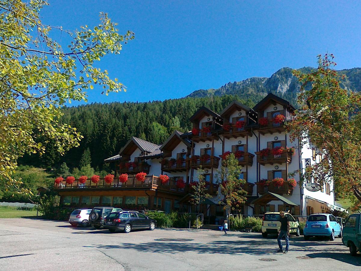 Kapriol Hotel Castello Tesino Exterior photo