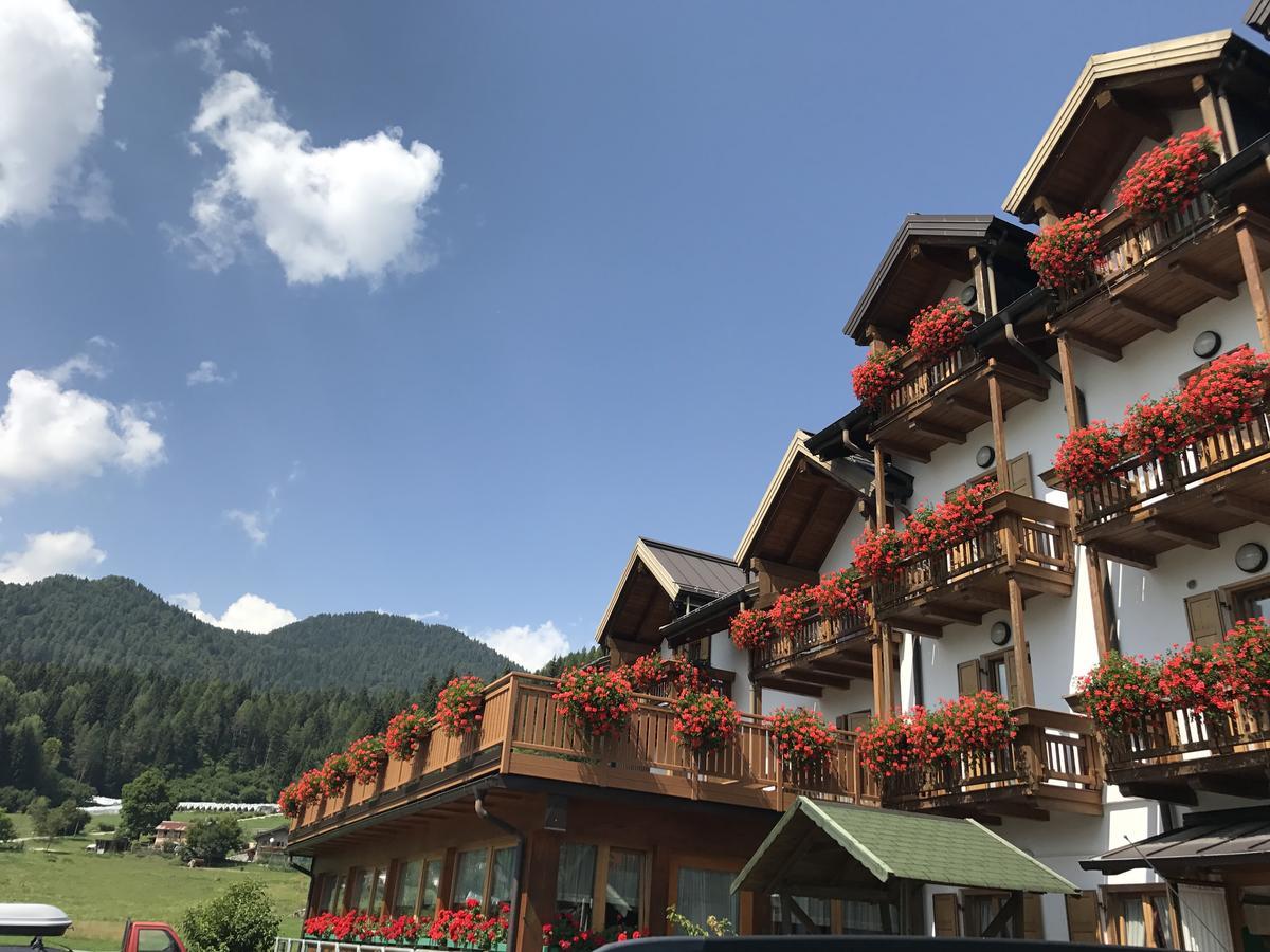 Kapriol Hotel Castello Tesino Exterior photo